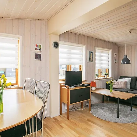 2 Person In Semesterbostad